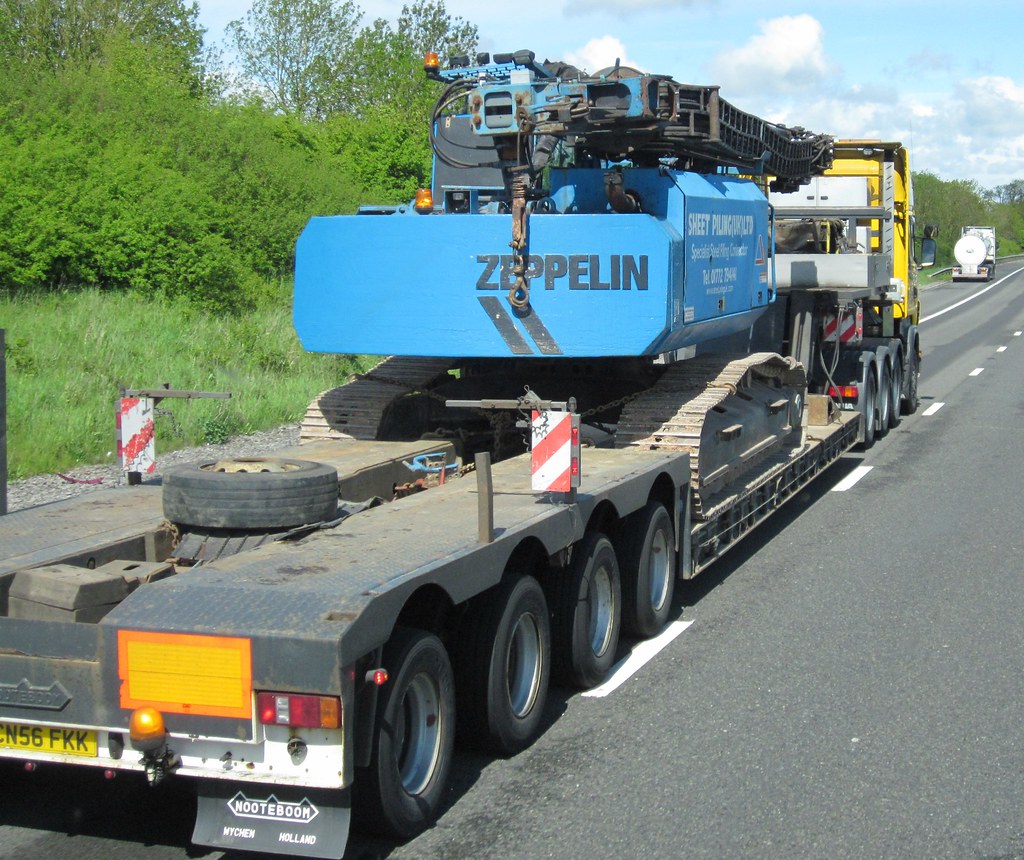 Zeppelin caterpillar tracked piling machine May 2013 Flickr