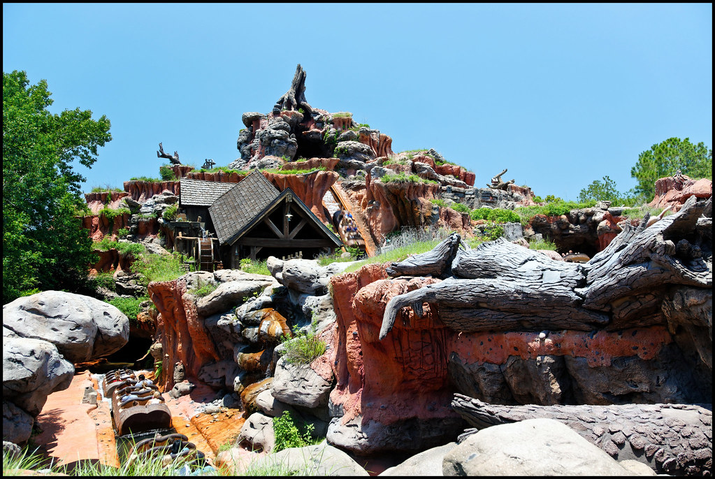 Splash Mountain One of the most famous rides at the park, … Flickr