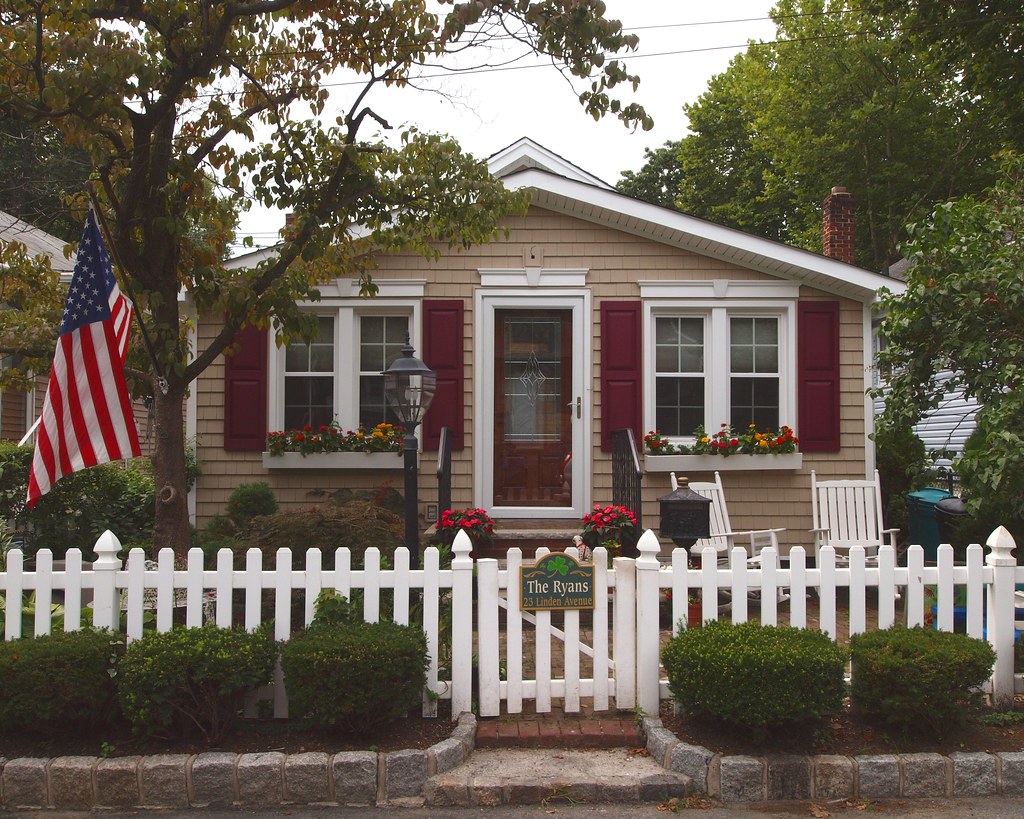 Linden Avenue Bungalow, Silver Beach, Bronx, New York City… Flickr