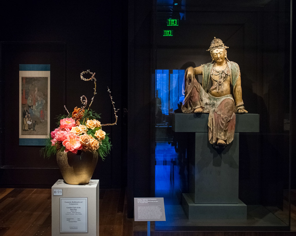 Guanyin with Flowers An 800 year old Chinese statue of Gua… Flickr