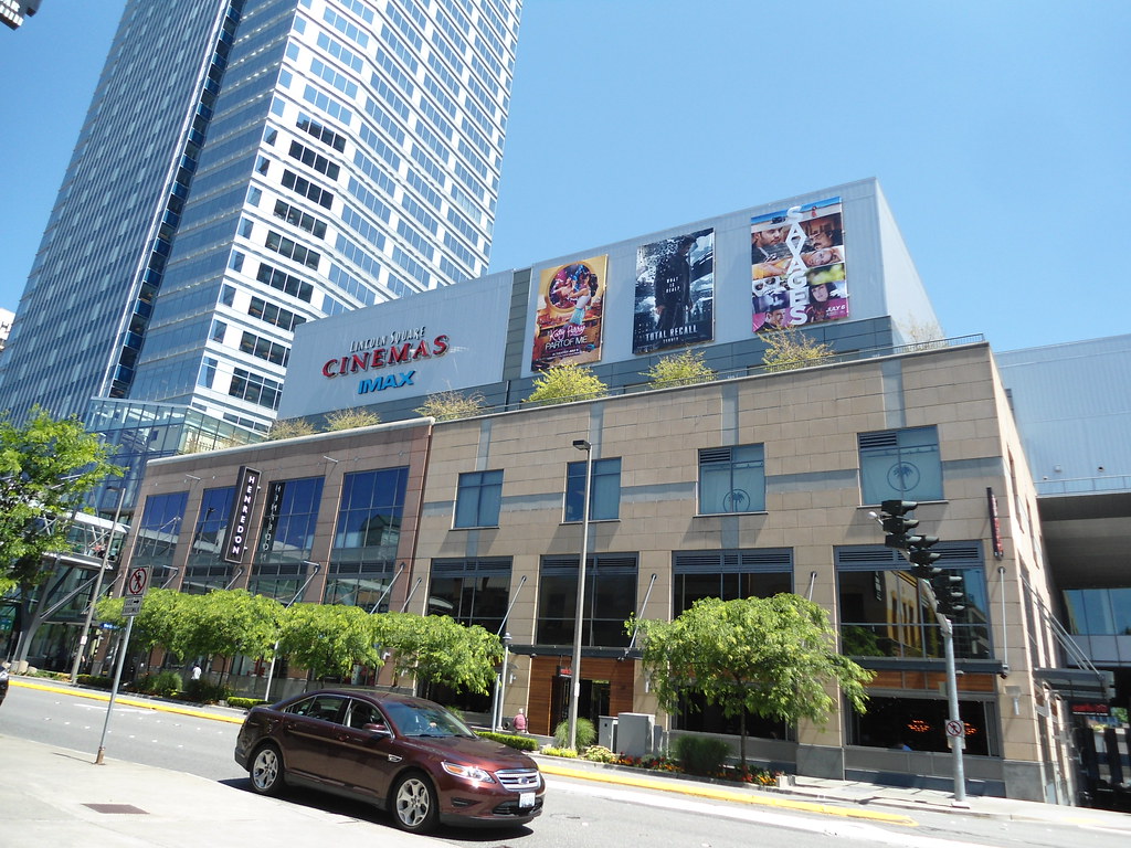 Lincoln Square Shopping Center at Bellevue Square in Belle… Flickr