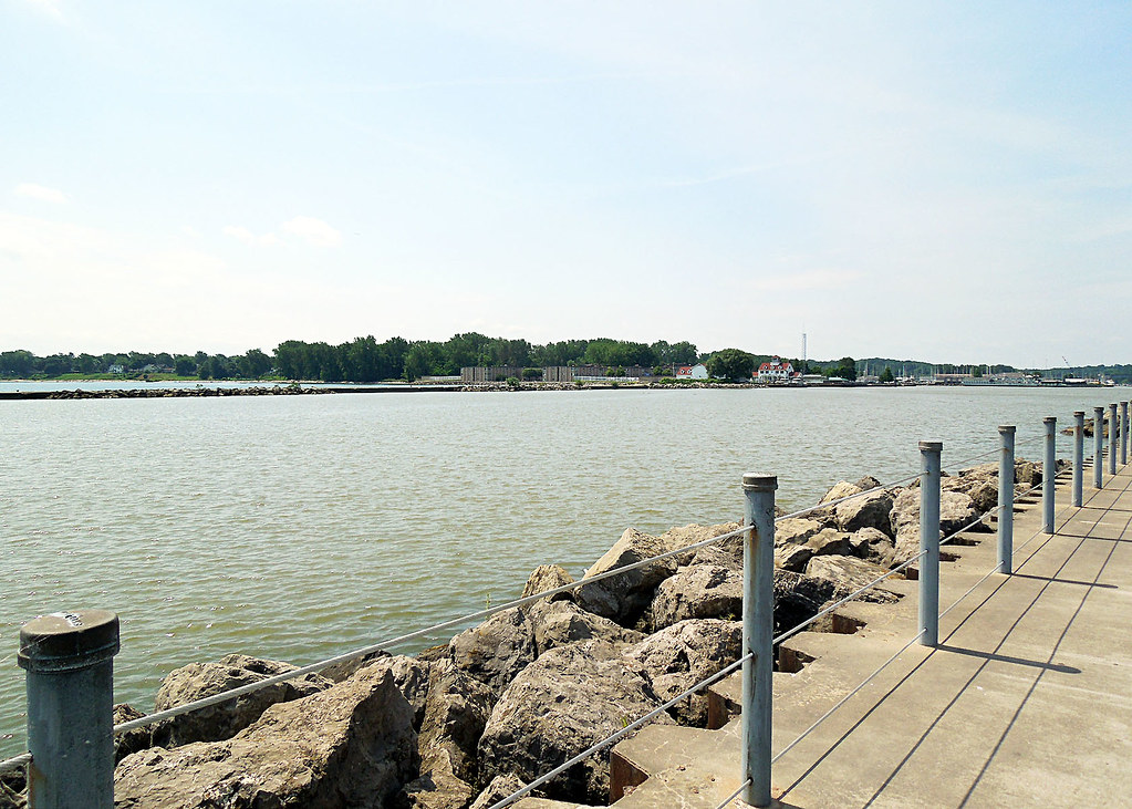 Genesee River from Pier Beach at Lake Ontario, Rochester, … Flickr