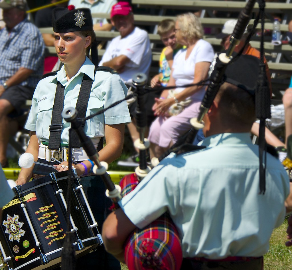 PIpes and Drums of the Black Watch (Royal Highland Regimen… Flickr