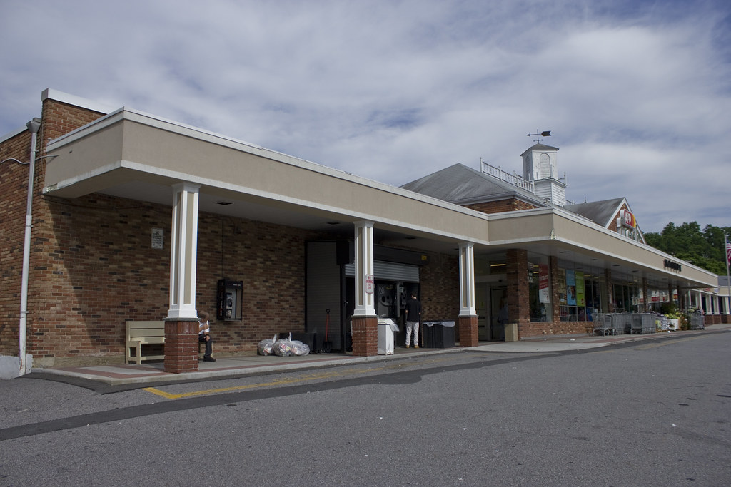 A&P Shrub Oak, NY Has been expanded on the left side many … Flickr