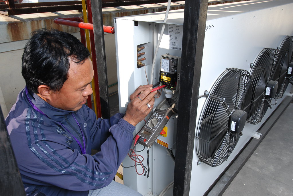 Airconditioner repairing A Nepalese mechanic repairs a br… Flickr