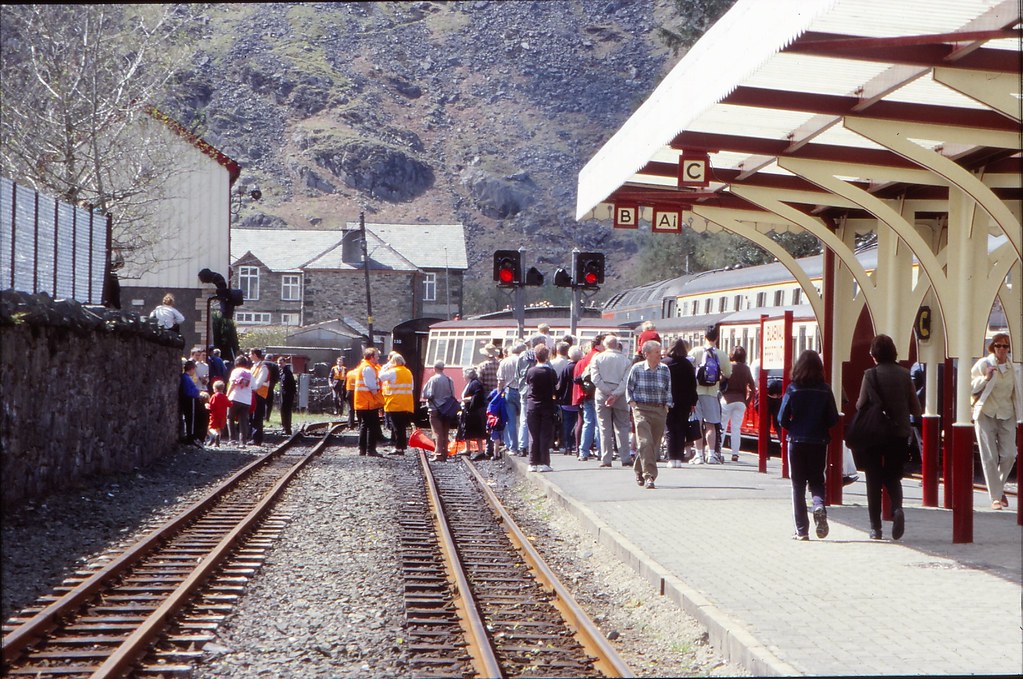Blaenau Ffestiniog FR derailment 050501 (2) Plenty of onl… Flickr