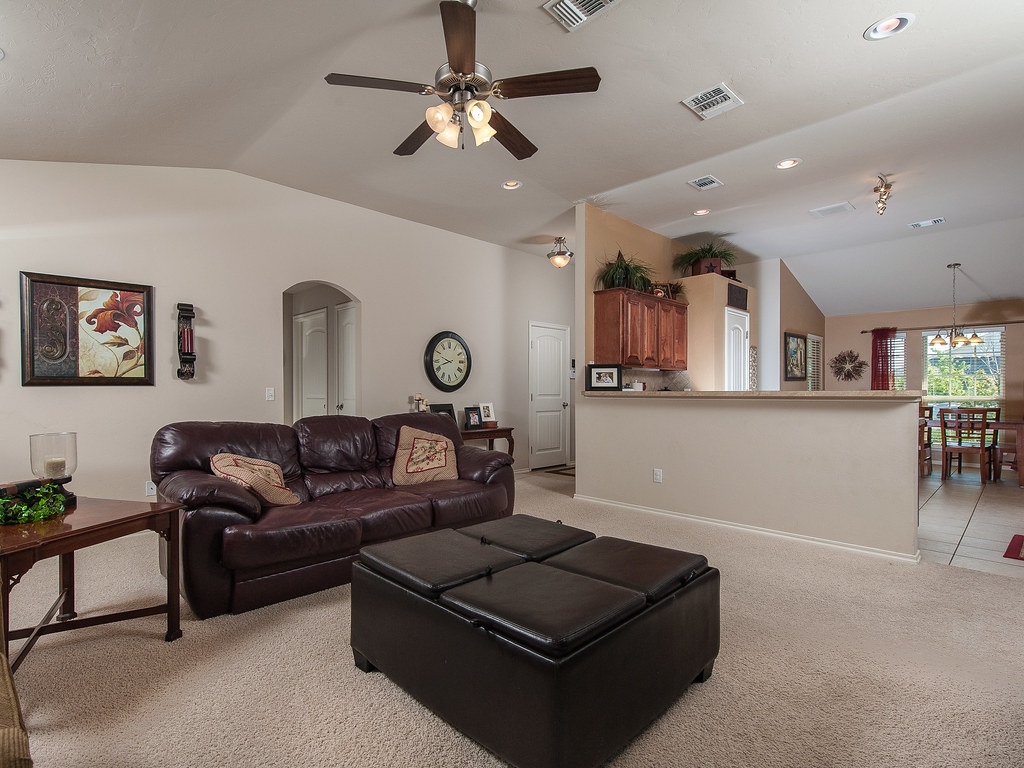 18201 Piedra Valencia Edmond OK Living Room, Kitchen Bill Wilson Flickr