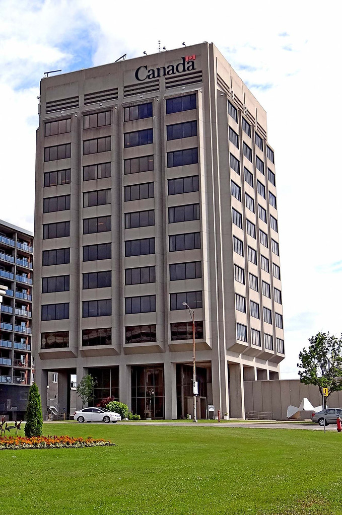 Edifice des Postes à SteFoy Edifice des Postes sur la rou… Flickr