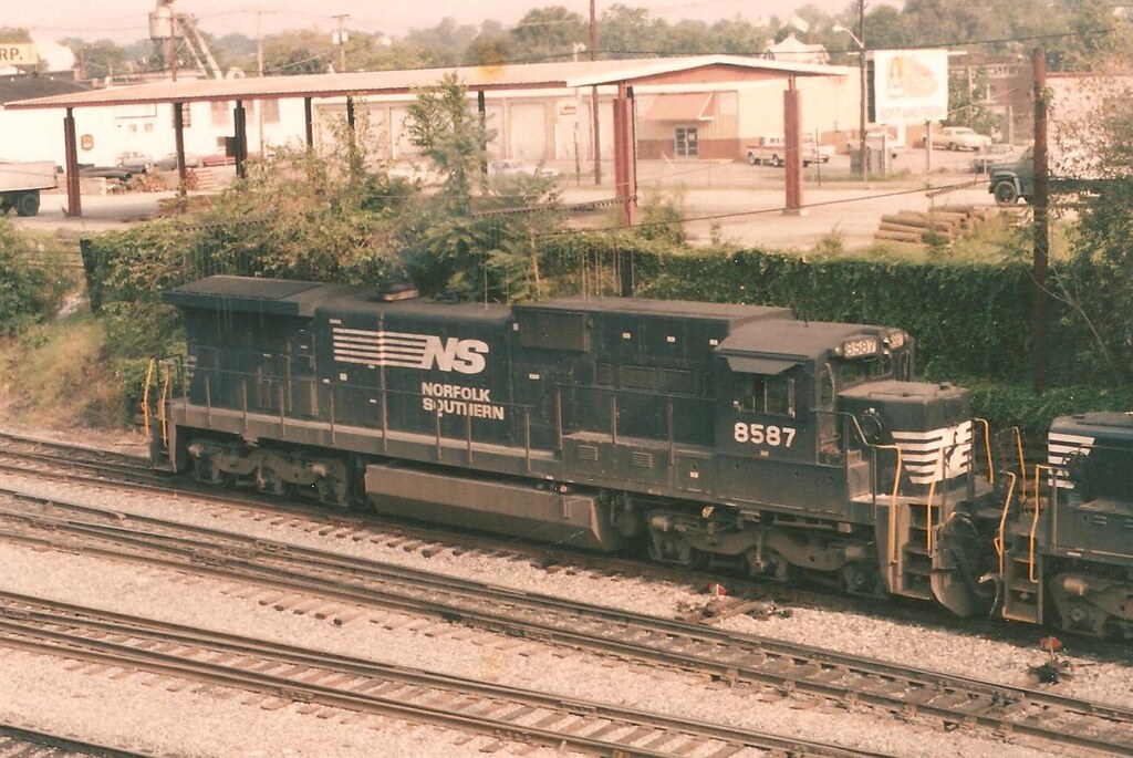 Norfolk Southern 8587 at Roanoke A GE C398 at Roanoke, VA… Flickr