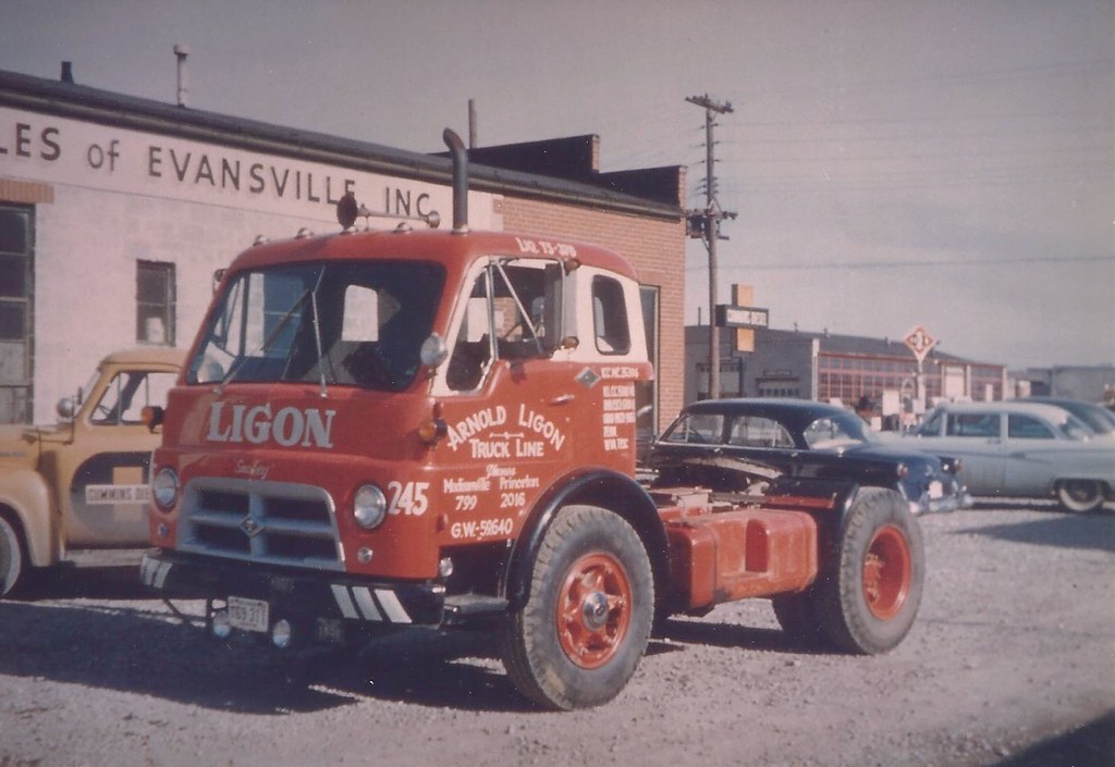 Diamond T Tiltcab DT introduced this tiltcab model in 1… Flickr