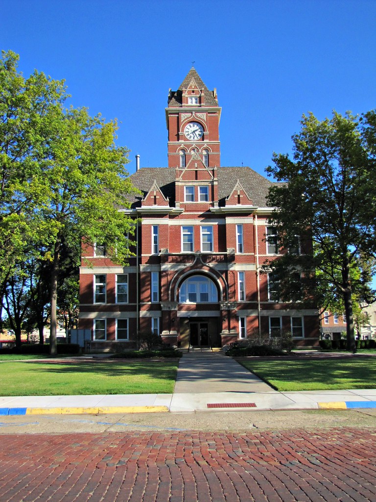 Rice County (Kansas) courthouse Lyons, Kansas. jimsawthat Flickr
