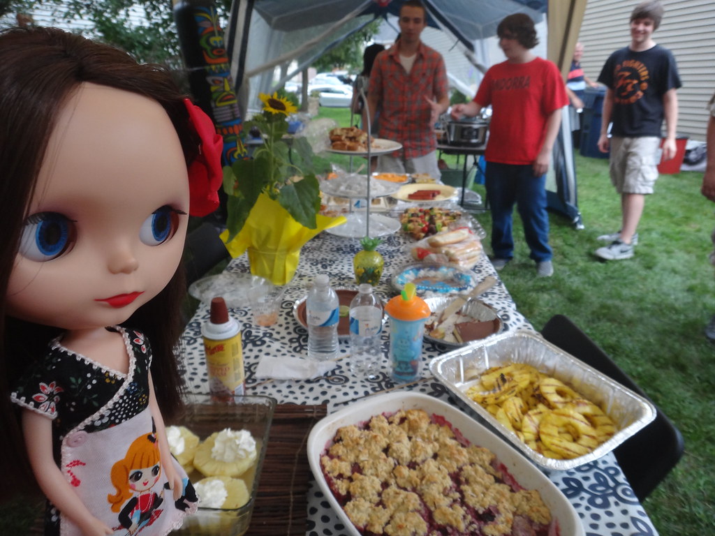 Blythe a Day 8/11 Food Went to an epic Tiki Party, where … Flickr