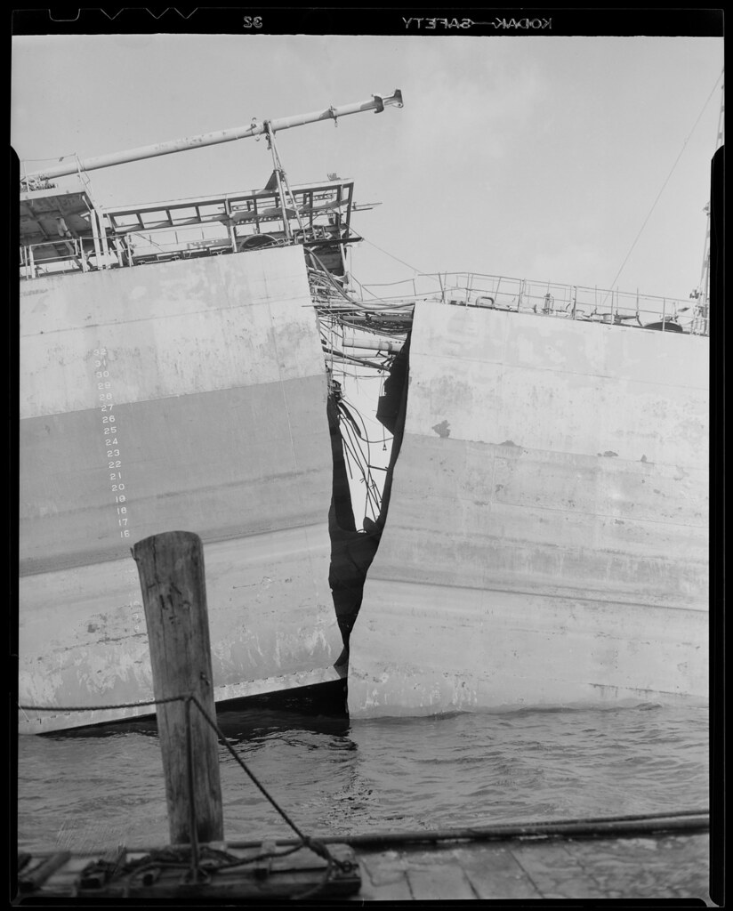 U.S. Navy tanker USS Ponaganset breaks in half at East Bos… Flickr