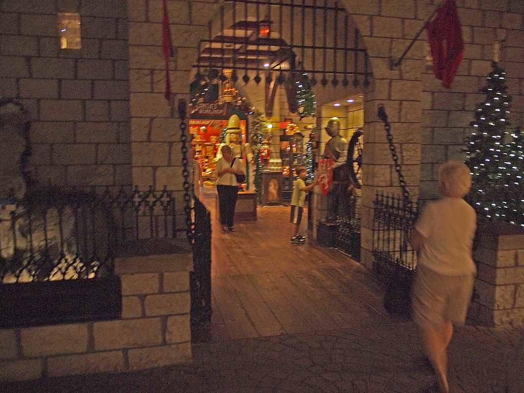 Yankee Candle Village P8262582.jpg rickpilot_2000 Flickr