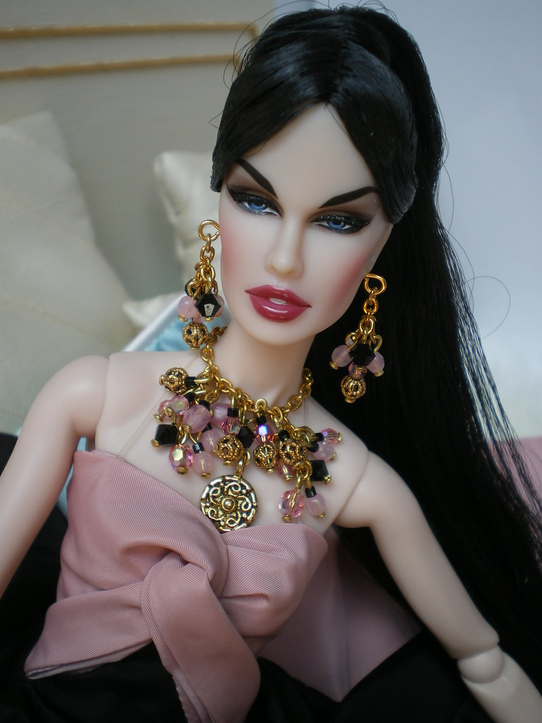 Strict Elegance Luchia Z Isabelle from Paris Flickr