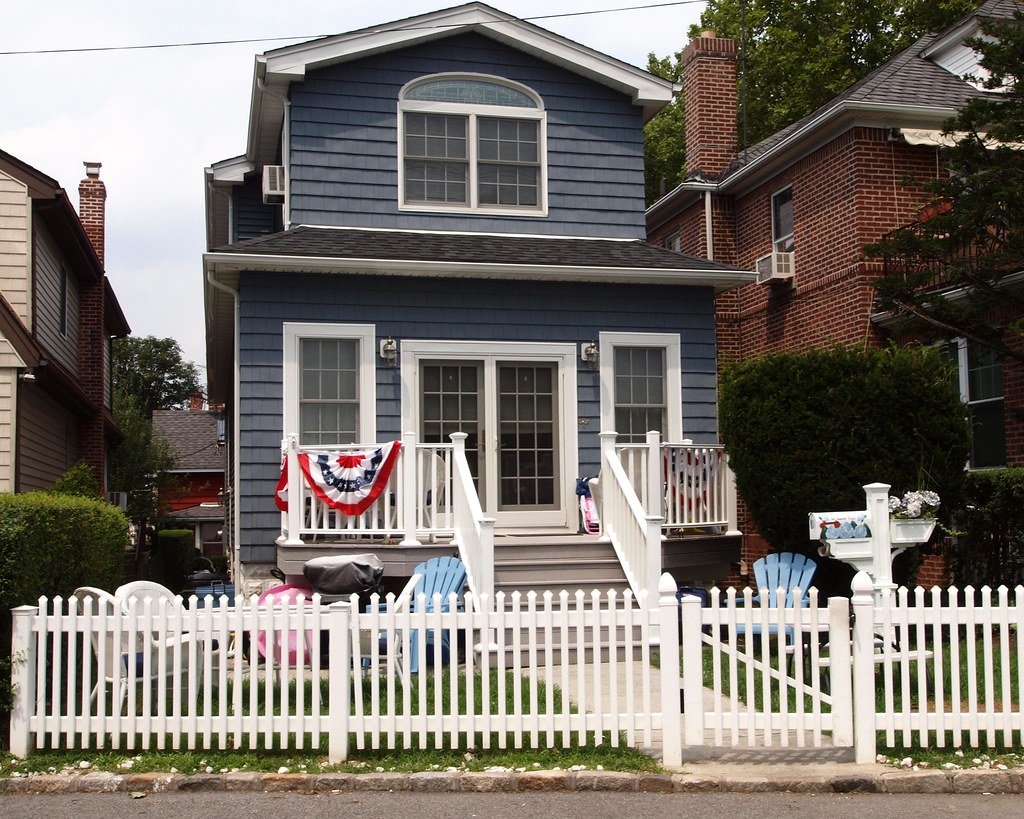 Sunset Trail Residence, Silver Beach, Bronx, New York City… Flickr