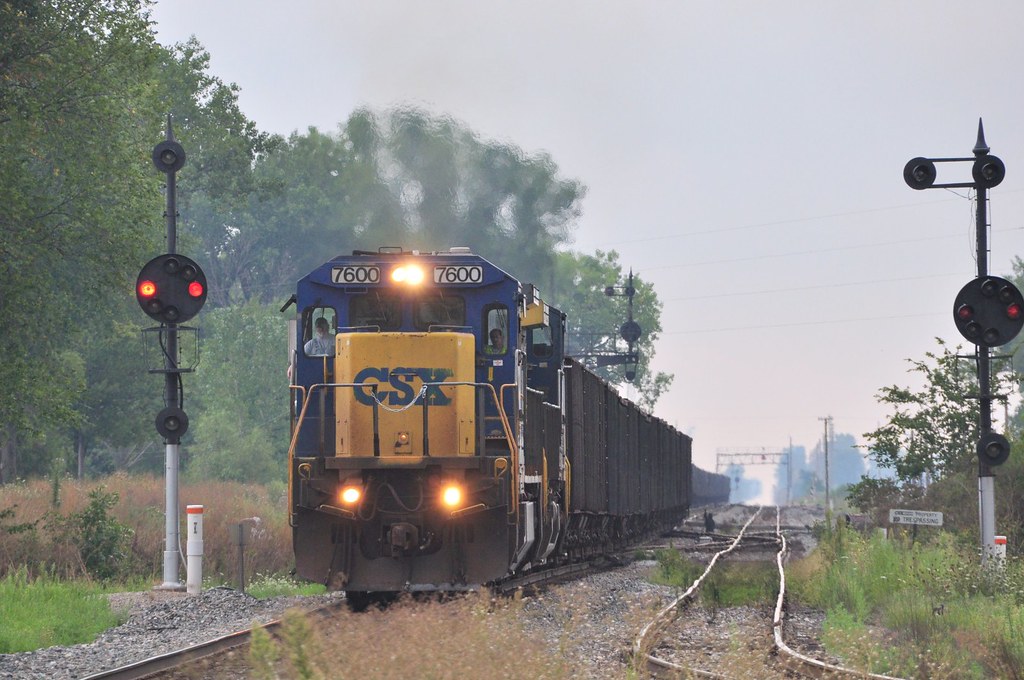 CSX Dash 8 at Deshler Ohio North bound ore train cut past… Flickr