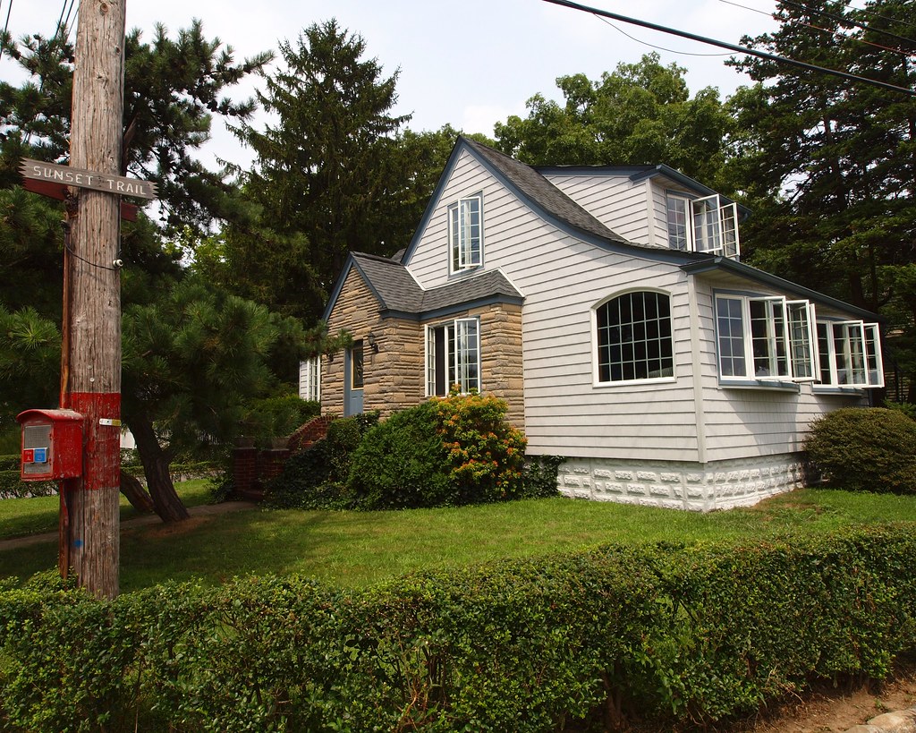 Sunset Trail Residence, Silver Beach, Bronx, New York City… Flickr