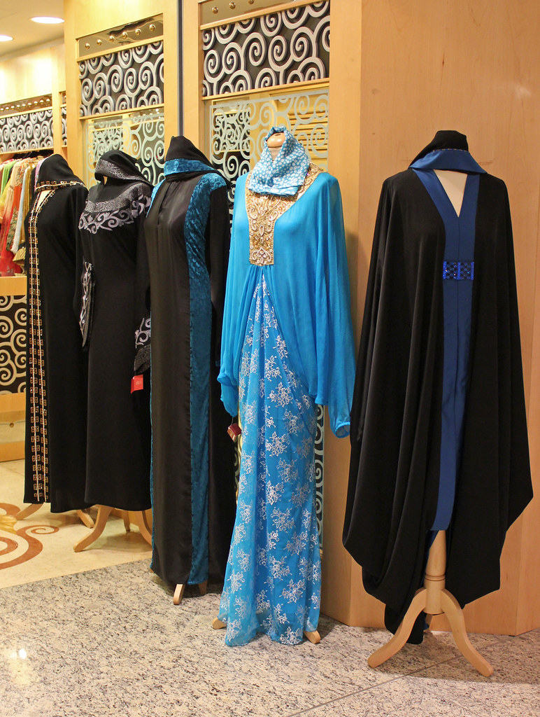 Dubai fashion. Chique abaya fashion shop. Dubai fashion