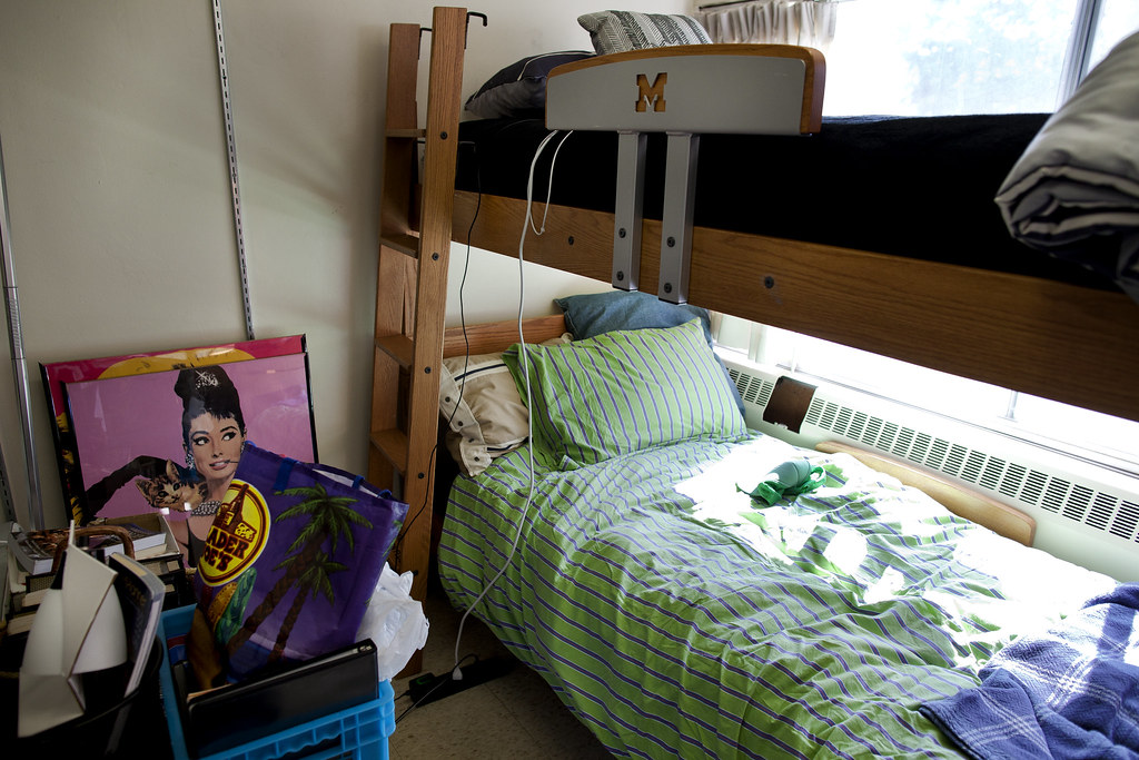 Bursley Hall MoveIn Fall 2012 freshmen of the Un… Flickr