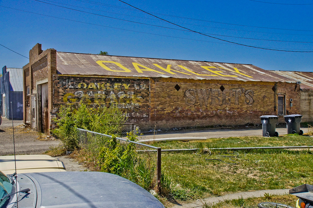 The Oakley Garage DSC01681 At the south end of the down… Flickr