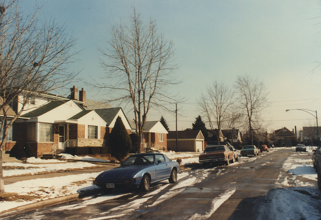 Winter time in Chicago's Ashburn neighborhood. Circa 1987.… Flickr
