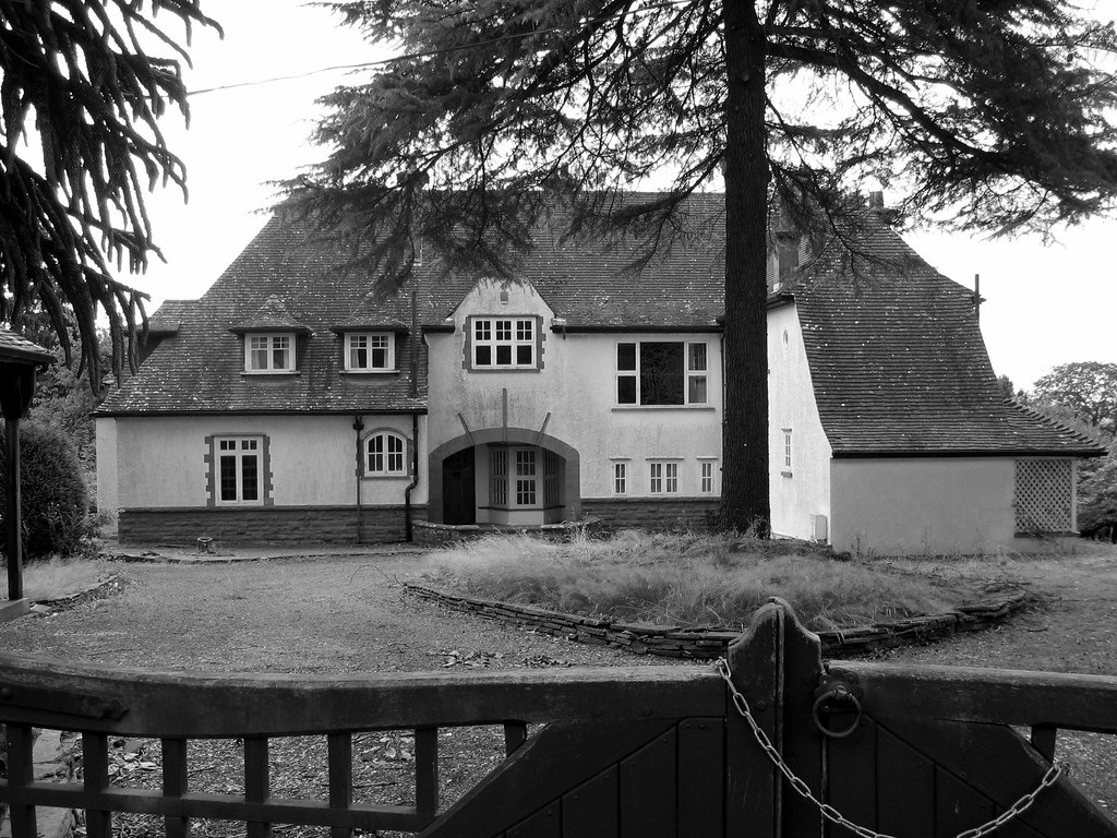 White Lodge White Lodge in Ty Gwyn Avenue, Penylan, Cardif… Flickr