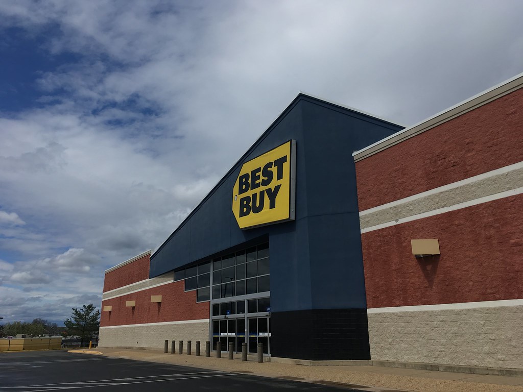 Best Buy Manassas, VA Another look at the store's exteri… Flickr