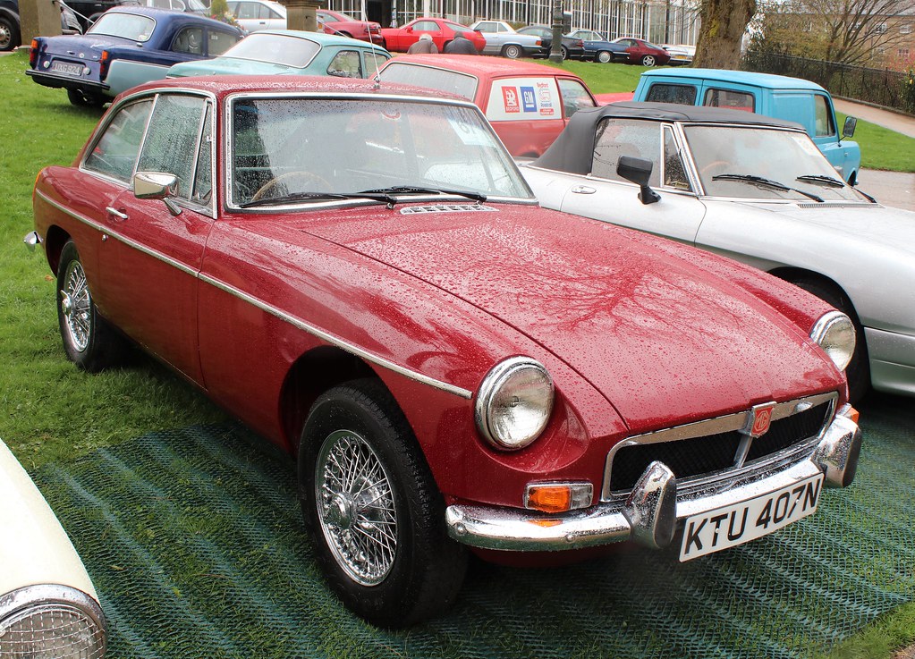 KTU 407N 1975 MGB GT. H&H classic car auction, Buxton "C… Flickr