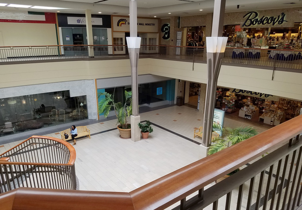 Boscov's Court at Voorhees Town Center The Caldor Rainbow Flickr