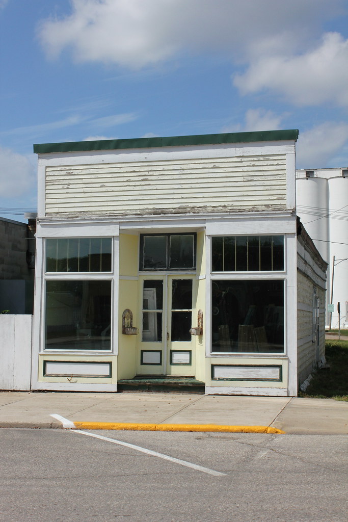 Storefront Paullina, IA Tom McLaughlin Flickr