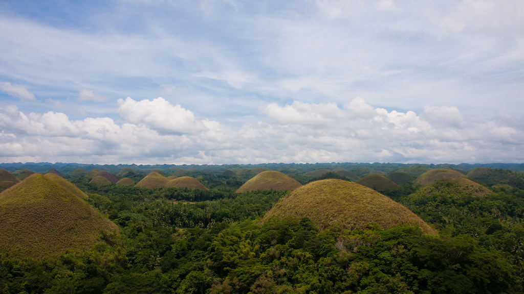 Chocolate Hills The Chocolate Hills is an unusual geologic… Flickr