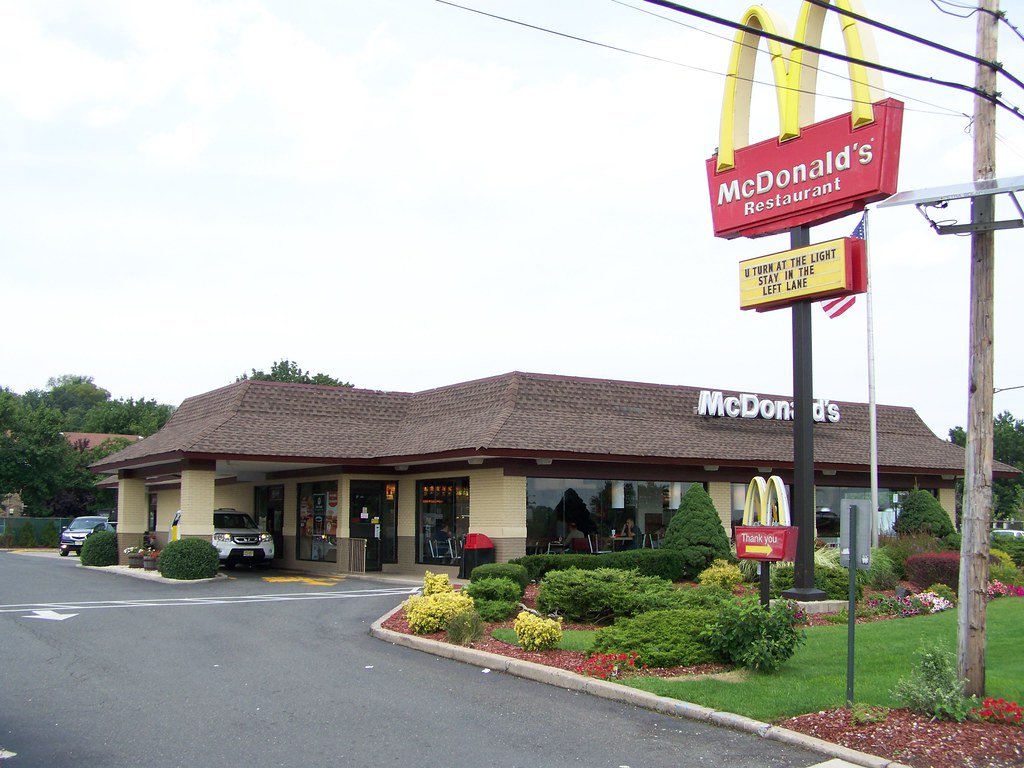 100_4966 329 Route 17,Hasbrouck Heights, New Jersey ncokecan Flickr