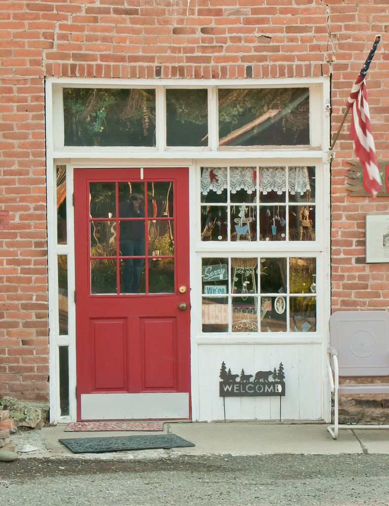 Gift Shop with Red Door Historic building in Lake City, Co… Flickr