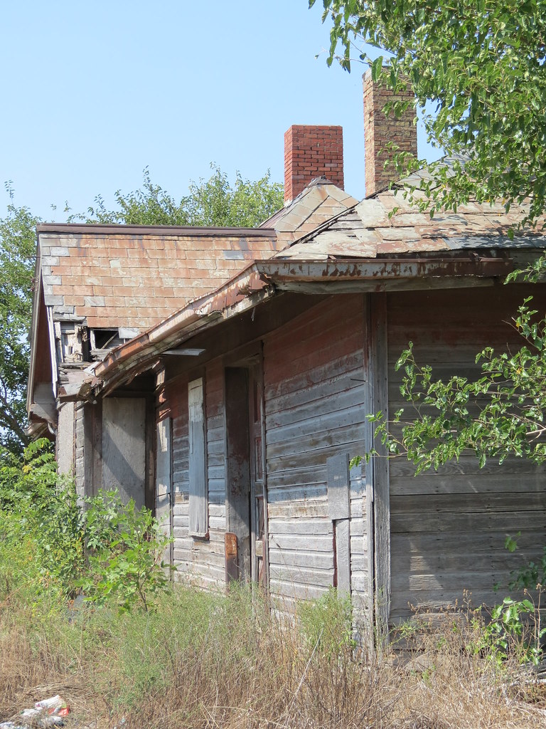 Dike, Iowa 3/4 view. James Towar Flickr
