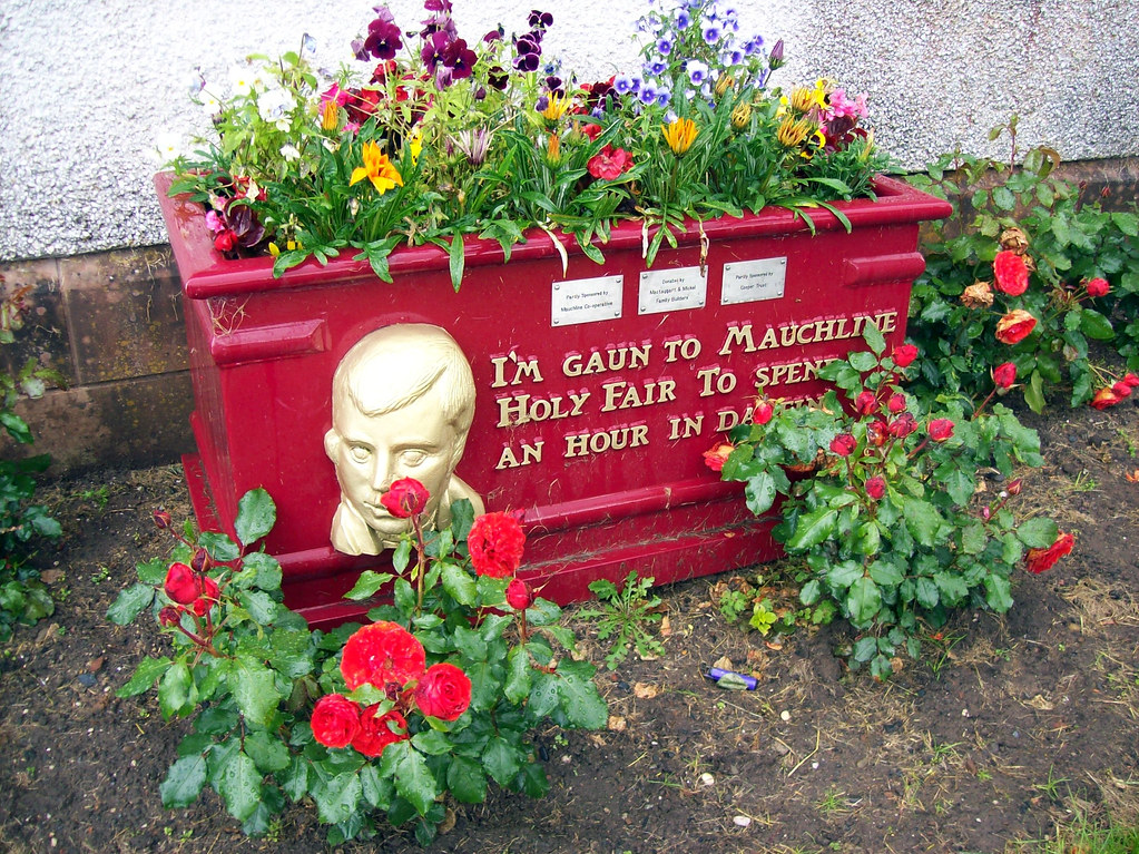 AT JEAN ARMOUR'S STATUE MAUCHLINE Jean's statue stands t… Flickr