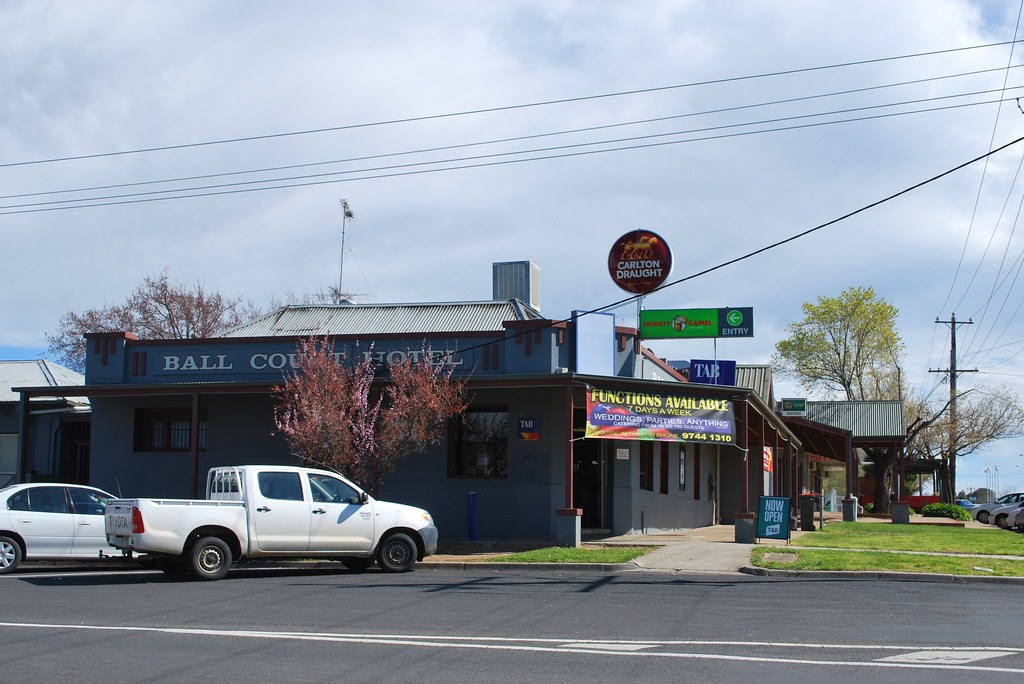 Ball Court Hotel, Sunbury Matt Flickr
