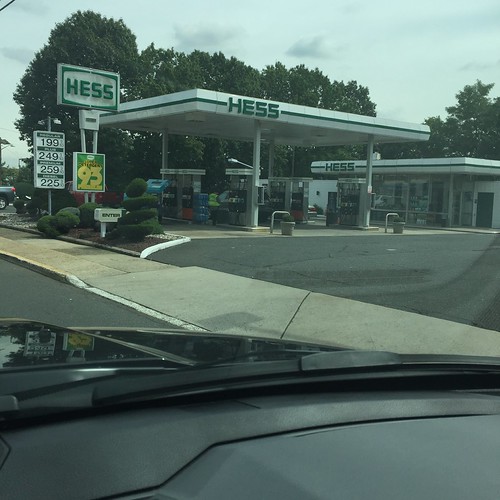 One of the last remaining Hess stations in Garwood New Jer… Flickr