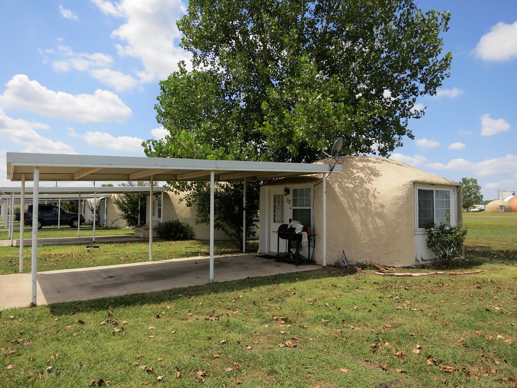 Minidome homes A row of tiny dome homes for rent. See the… Flickr