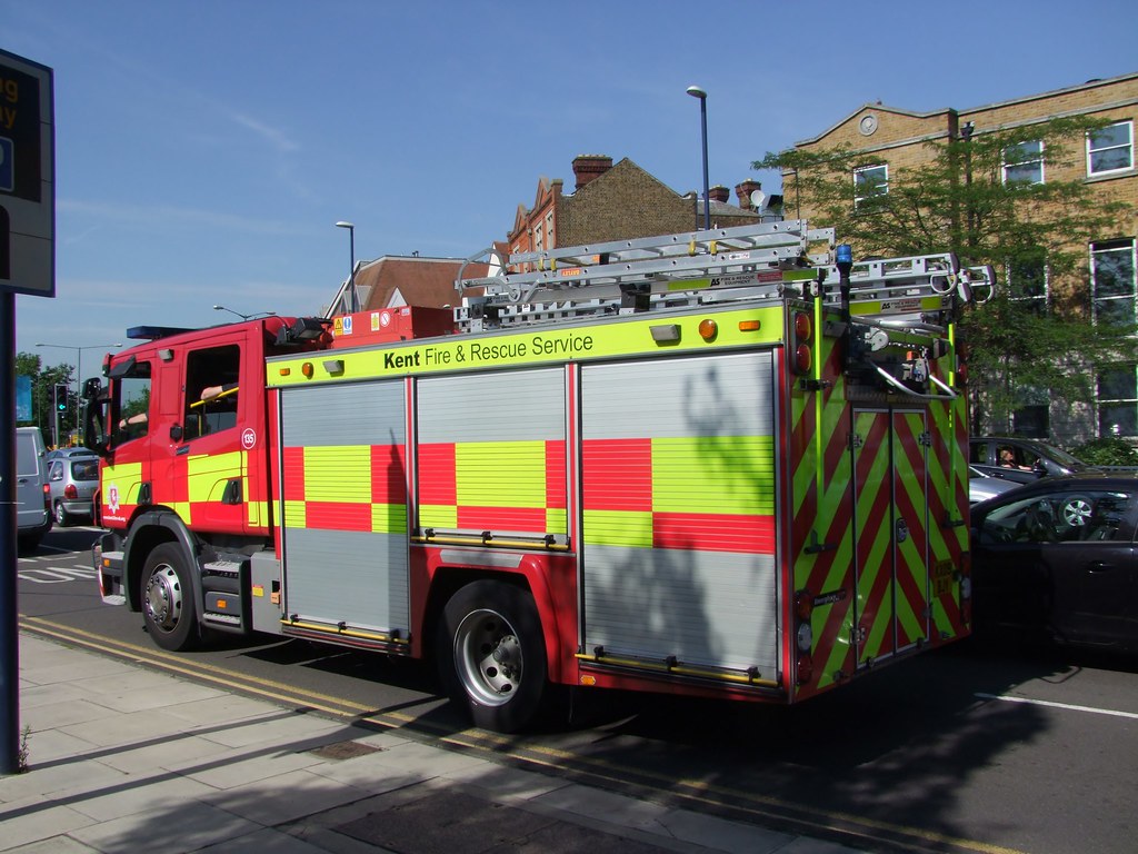Kent Fire 135 Kent Fire & Rescue Service 135 2009 Scania P… Flickr