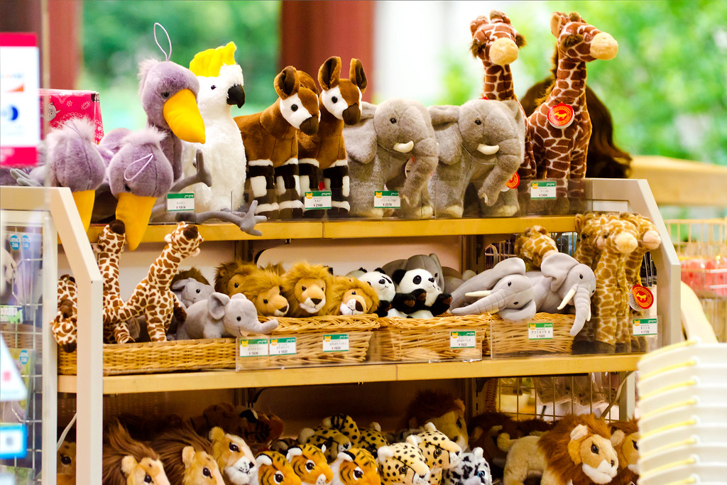 Stuffed Animals in Souvenir Shop of Ueno Zoo 動物のぬいぐるみ（上野… Flickr