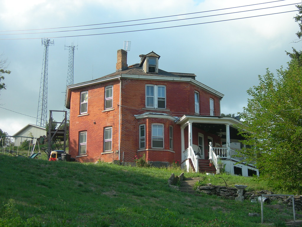 The Octagon House Sparland, Illinois Constructed by Robert… Flickr