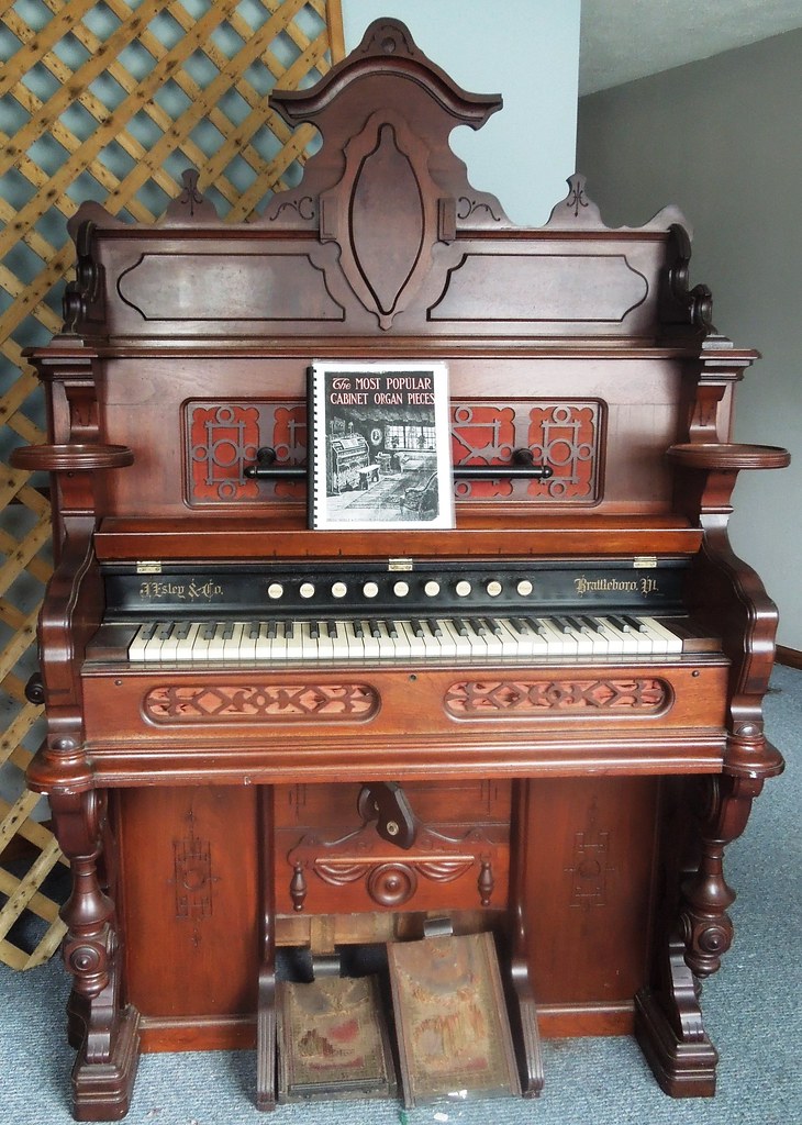 Estey reed organ Beautiful Estey in need of complete resto… Flickr