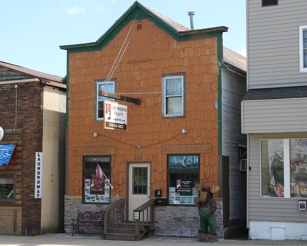 Z'Up North Realty I saw a lot of interesting storefronts i… Flickr