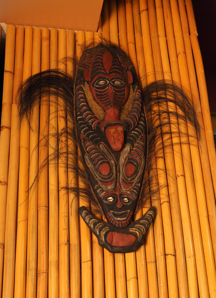 Tiki Mask A tiki mask in Trader Vic's in downtown Los Ange… Flickr