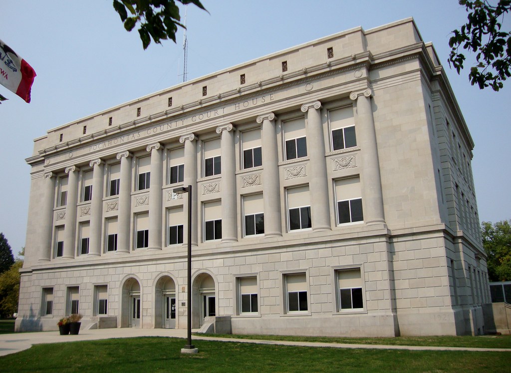 Pocahontas County Courthouse (Pocahontas, Iowa) This lovel… Flickr