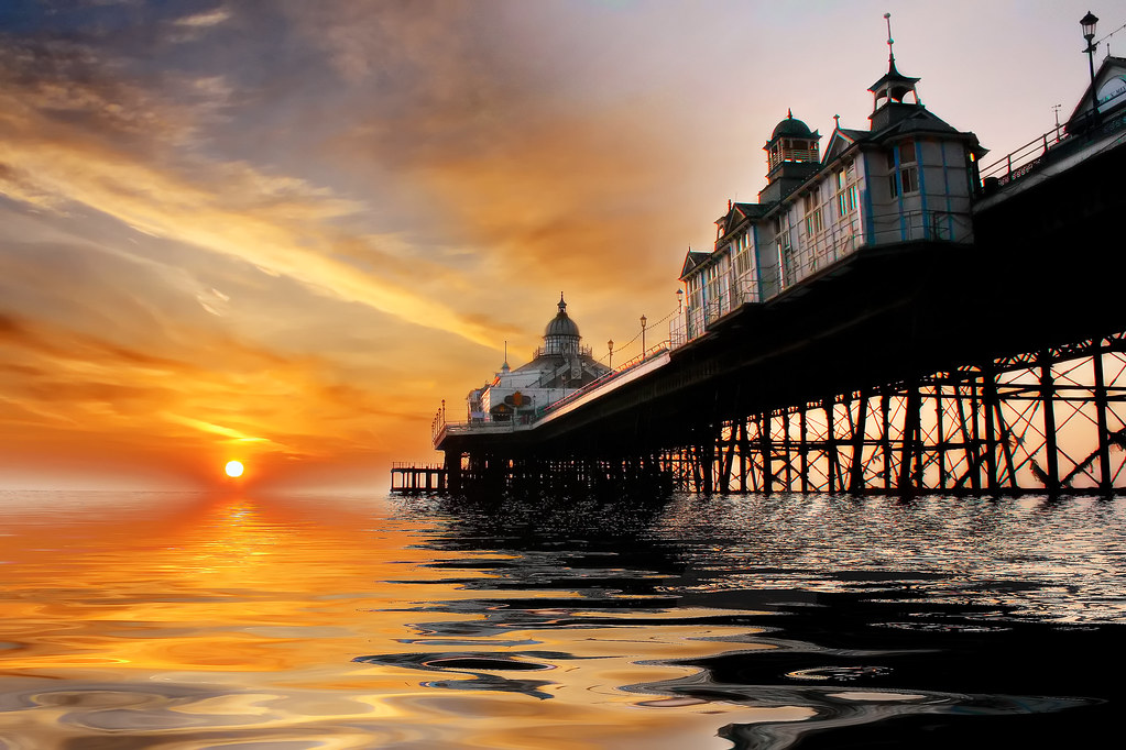 Eastbourne Sunrise The sun peeping above the horizon as da… Flickr