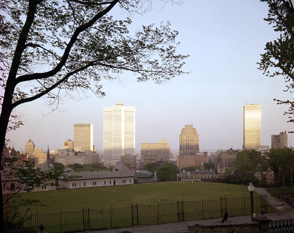 La Place VilleMarie et le centreville de Montréal vus du… Flickr