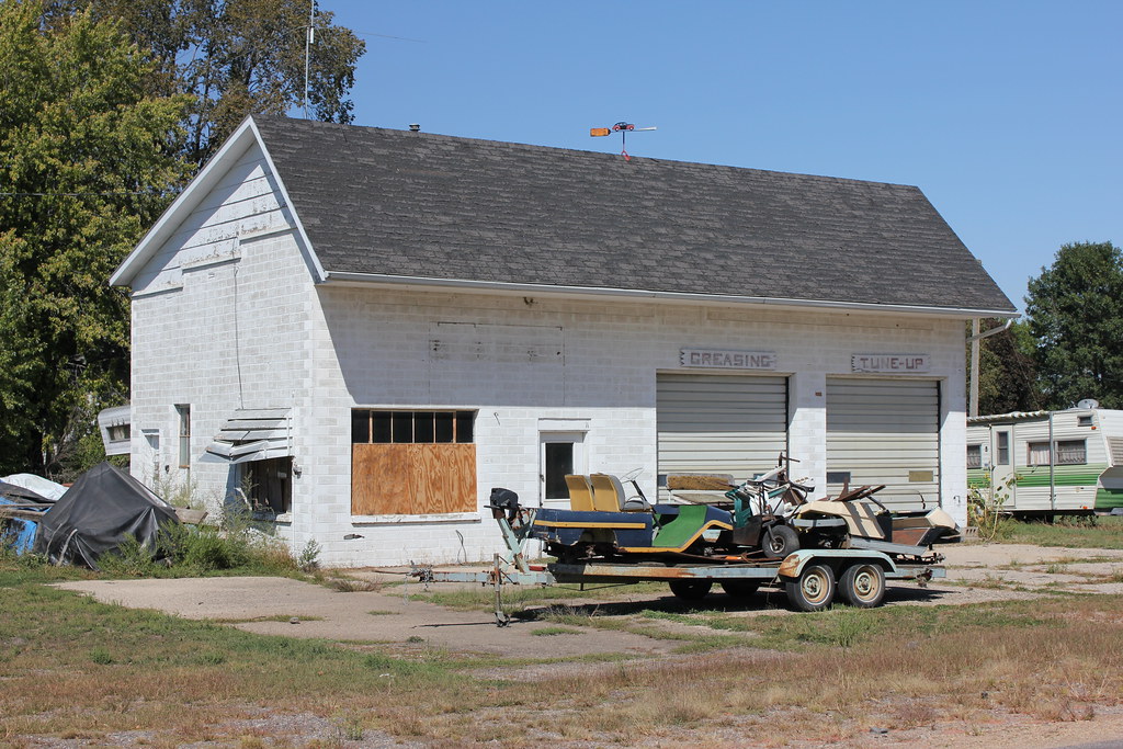 Gas Station Ringsted, IA Tom McLaughlin Flickr