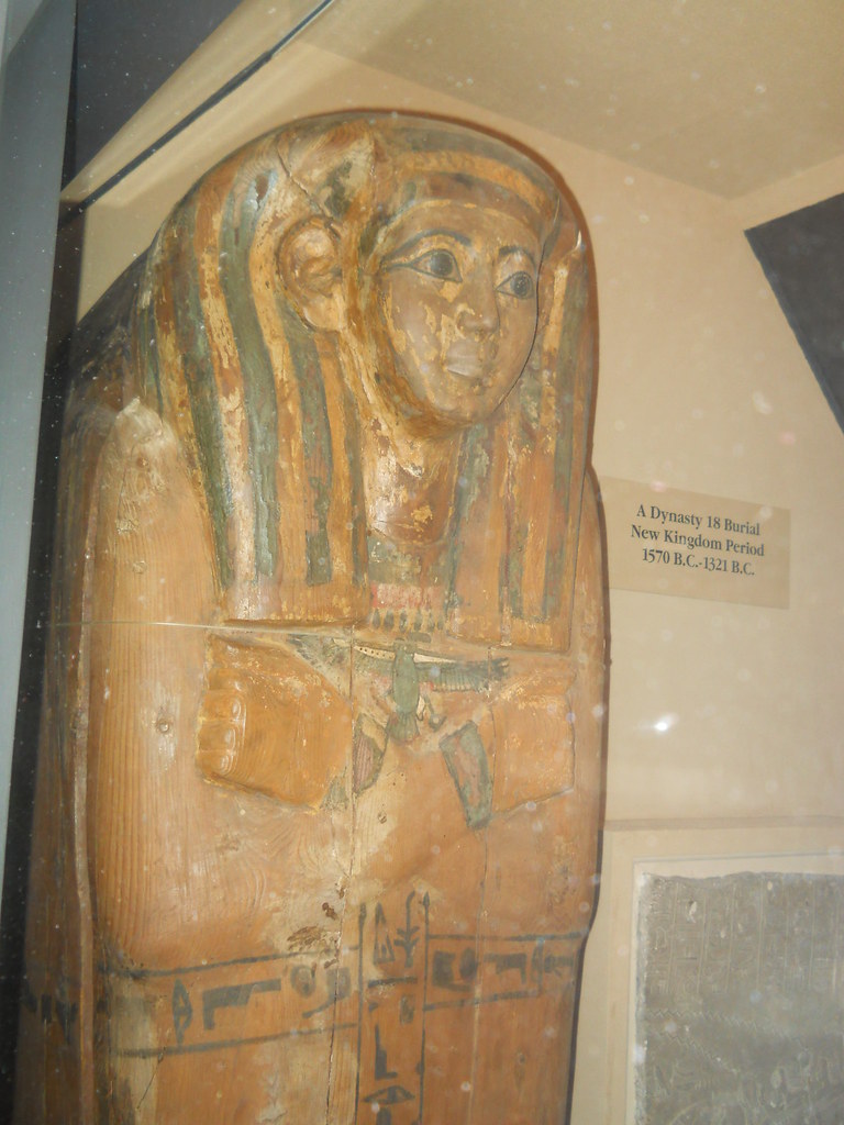 DSCN3596 Chicago. Field Museum. Egyptian mummy coffin. Lenny Flank